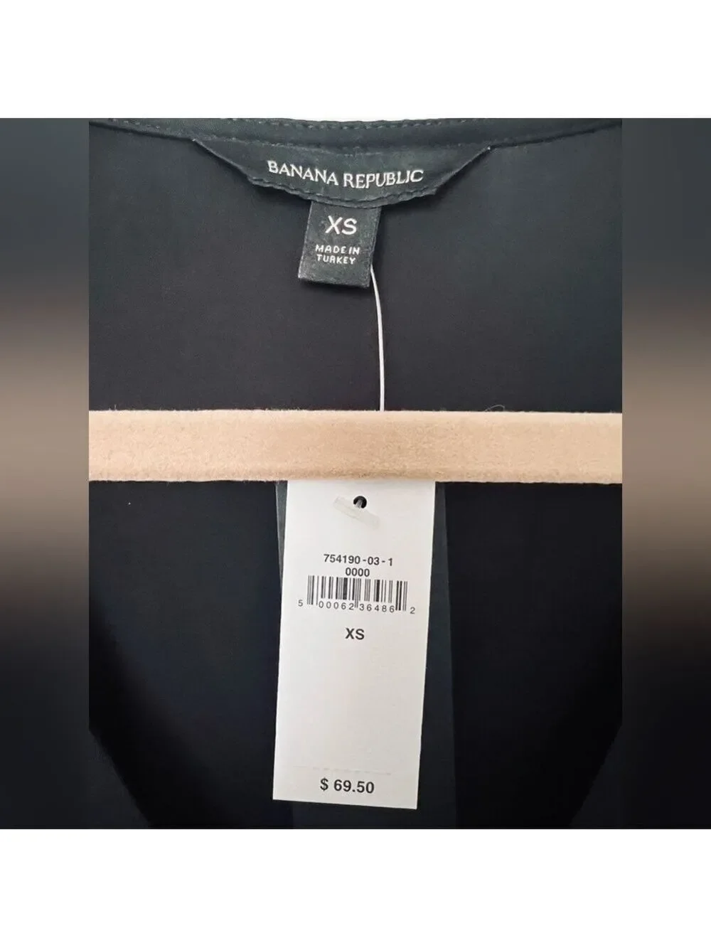 NWT BANANA REPUBLIC PETITE SATIN FLUTTER-SLEEVE TOP IN BLACK. SIZE XS
